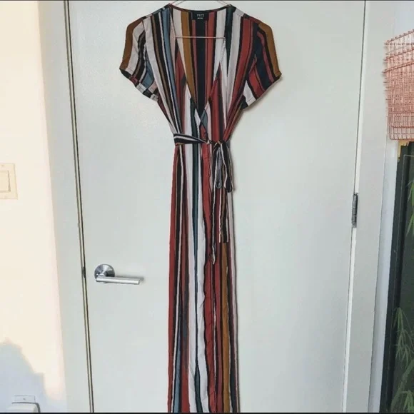 Vicki Bardot Wrap Dress - Picture 4 of 5